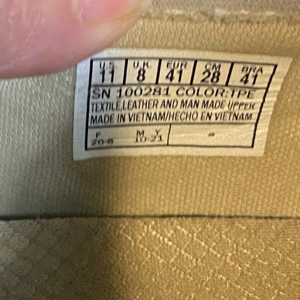 Skechers Tan Slip-On Sneakers Relaxed fit with arch support Sz 11
